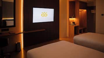 Caja de seguridad en la habitación y escritorio