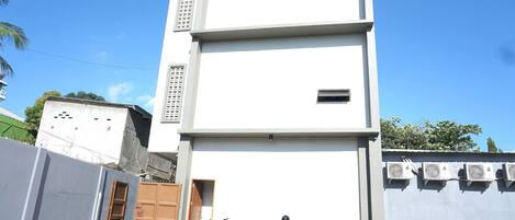 Fachada de la propiedad