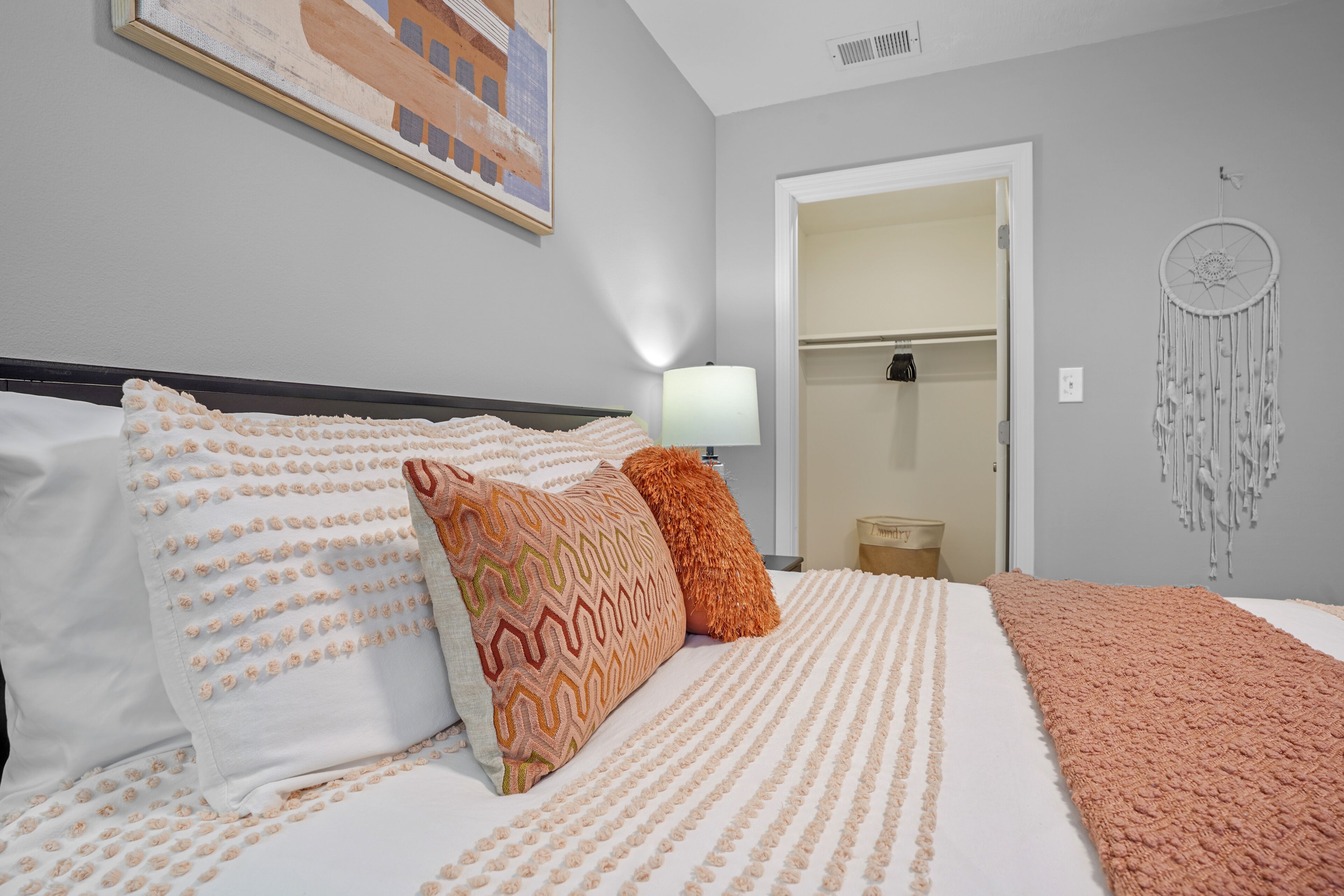 Downtown Med District: Idyllic 2BD, 1BA Capital City Retreat