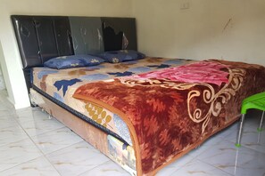 Deluxe Double Room | Desk, free WiFi, bed sheets - Hotel O Sejolie Sibayak (Berastagi)