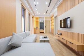 Minibar, desk, soundproofing, free WiFi - Sunshine Apartment Hotel (Mong Cai)