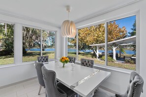 Dining - WHAT A HIDDEN GEM!! Lakehouse Paradise Retreat, ESCAPE... RELAX... REJUVENATE... (Deltona)
