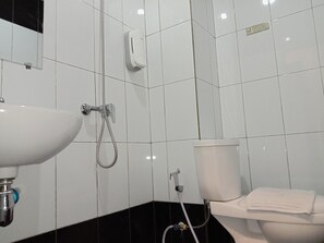 高级双床房 | 浴室 | 免费洗浴用品