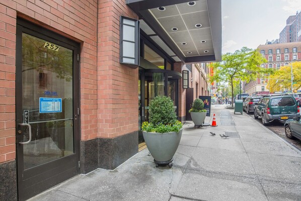 Exterior detail - Convenient UWS 1BR w/ Gym, Doorman & W/D, nr Central Park, by Blueground (Uptown)