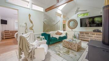 TV, fireplace, stereo