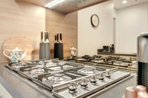 Fridge, microwave, oven, stovetop - Sky Home in Surfers Paradise with Panoramic Views (Surfers Paradise)