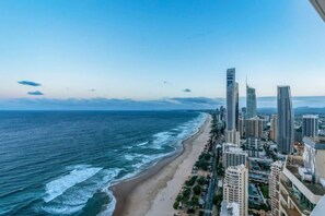 بالقرب من الشاطئ