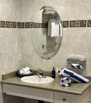 Classic Studio Suite, Balcony, Ocean View | Bathroom | Free toiletries, hair dryer, towels, soap - Sunshine Coast Resort Hotel & Marina (Madeira Park)