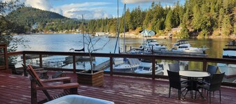 Sunshine Coast Resort Hotel & Marina