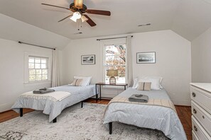 2 bedrooms, desk, iron/ironing board, WiFi