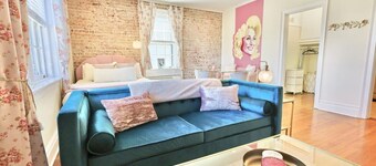 Dolly`s Studio - Walk to DT + Local Eateries