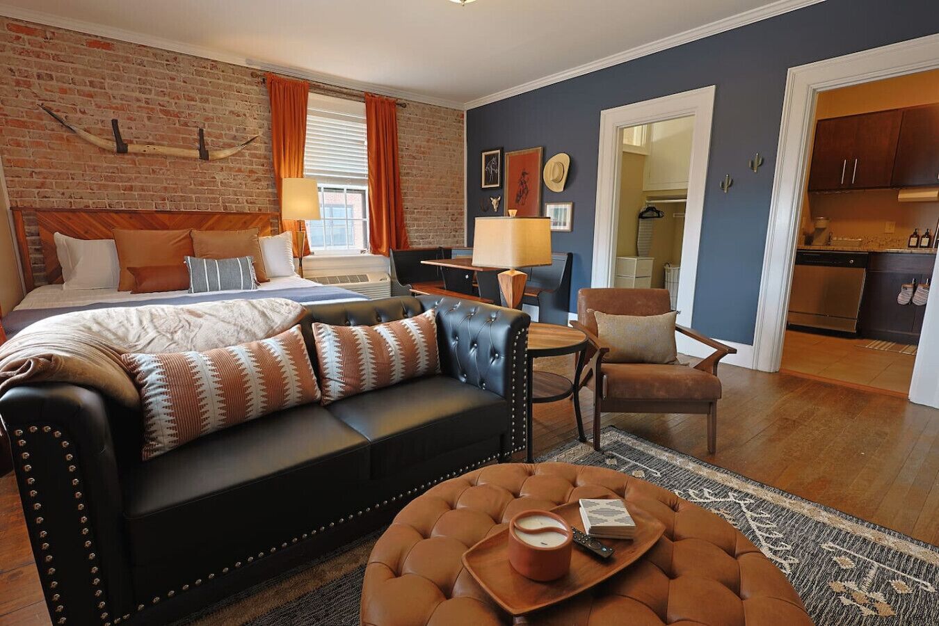 Bureau, fer et planche à repasser, Wi-Fi, draps fournis