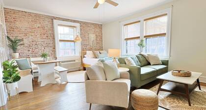 Boho Escape Studio - Walk to DT + Local Eateries