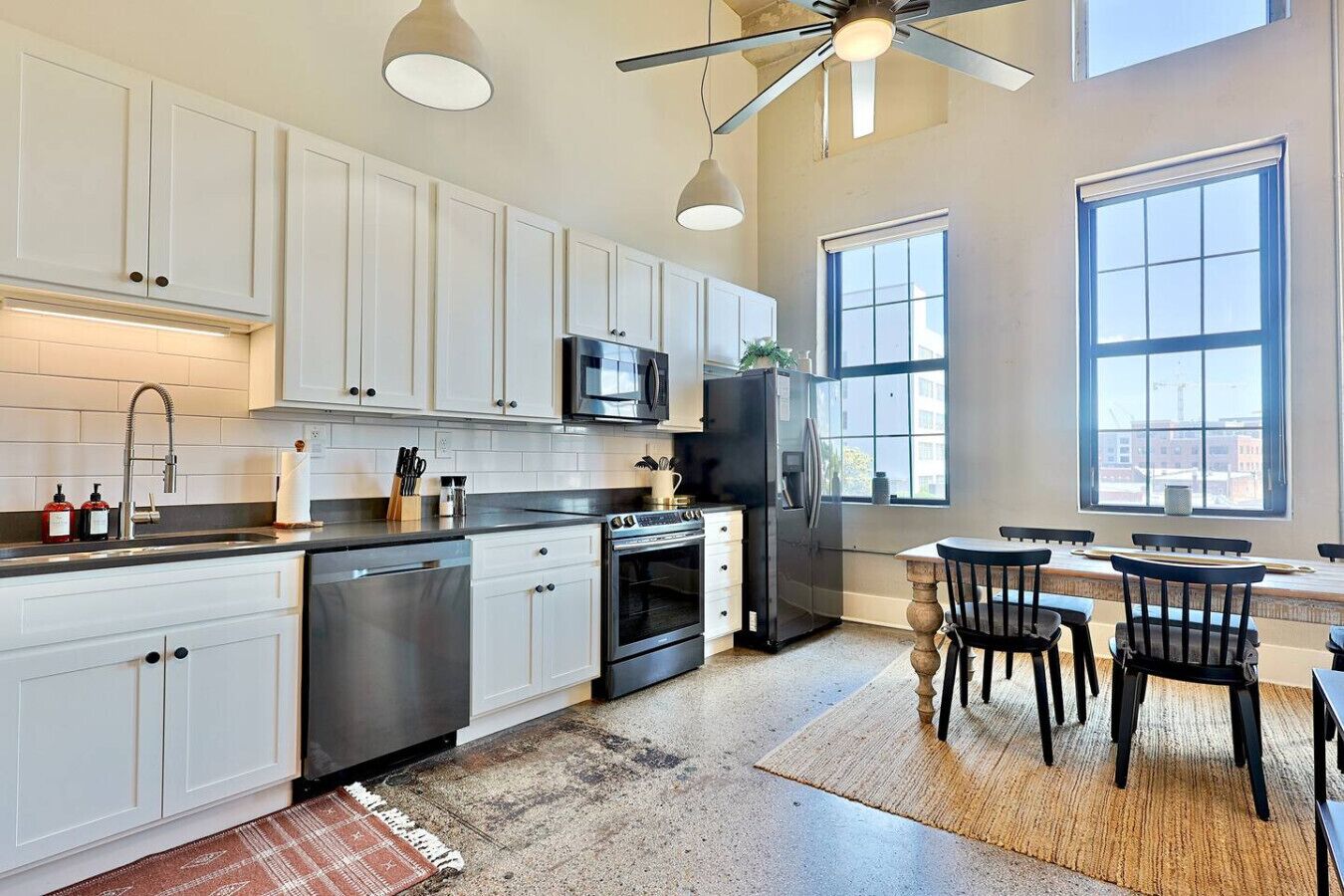 Fridge, oven, stovetop, dishwasher