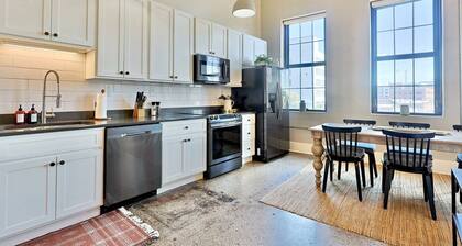 Urban Retreat w/ Downtown Views