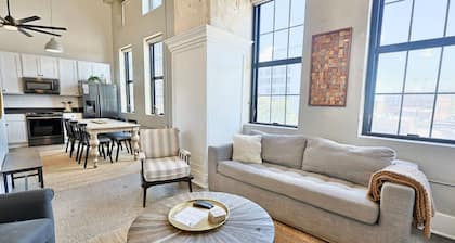 Urban Retreat w/ Downtown Views