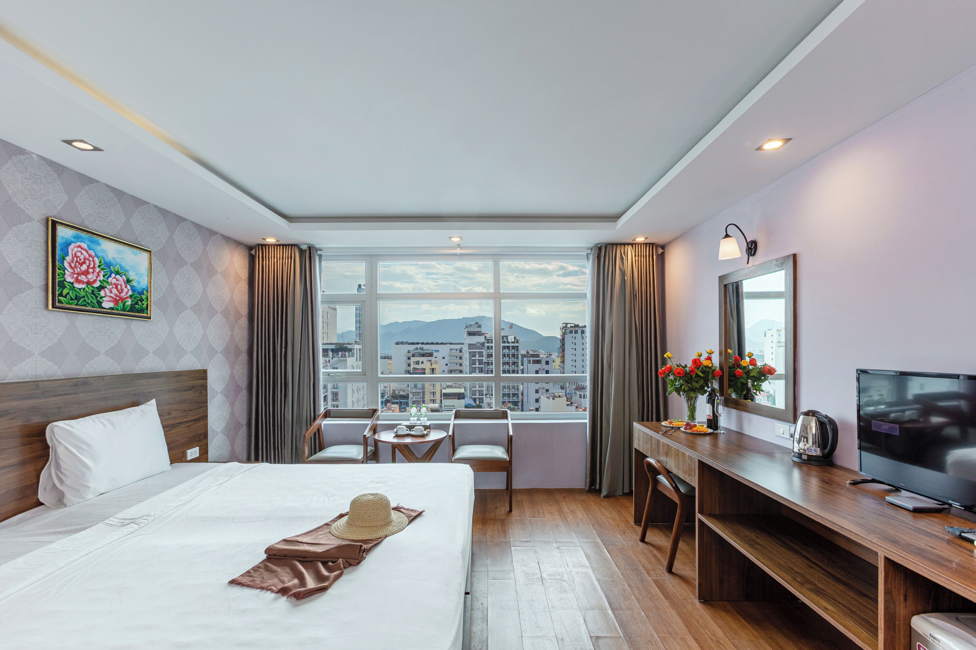 Habitación doble superior, vistas a la ciudad | Escritorio y espacio para trabajar con un portátil