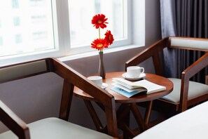 Desk, laptop workspace, soundproofing, free WiFi - BIDV Beach Hotel Nha Trang (Nha Trang)
