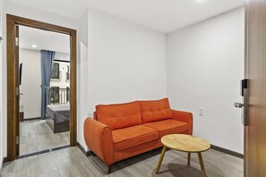 Deluxe-Apartment, 1 Schlafzimmer, Balkon | Wohnbereich