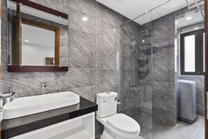 Bathroom - M.IA BEACH HOTEL & APARTMENT DA NANG (Da Nang)