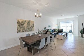 Interior - New lakefront villa with all of the amenities - Near Beaches - Hibiscus Haven (Englewood)