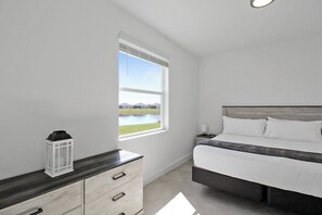 3 bedrooms, desk, iron/ironing board, free WiFi - New lakefront villa with all of the amenities - Near Beaches - Hibiscus Haven (Englewood)