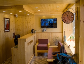 Reception - Ghar Bar Boutique Stay & Cafe (Dharamshala)