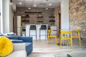 Interior - Downtown+HotTub+Wifi+FreeParking Entire Building @151 Spring (Eureka Springs)