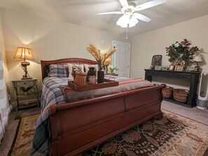 6 bedrooms, iron/ironing board, WiFi, bed sheets