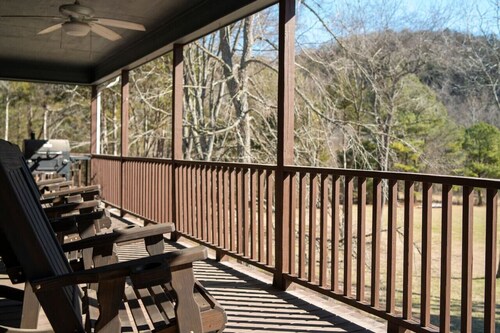 Large House on White River+River Access+Wifi