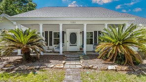 Exterior - Southern Charm Retreat – Relax & Unwind! (Foley)