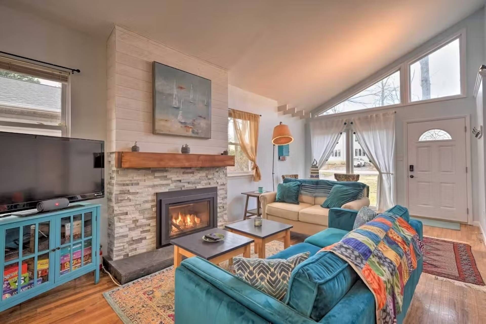 TV, fireplace