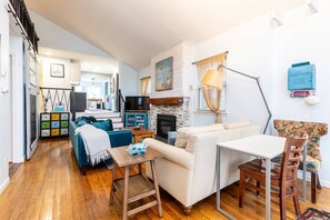 Luokittelematon kuva, 3 kautta 48, painike