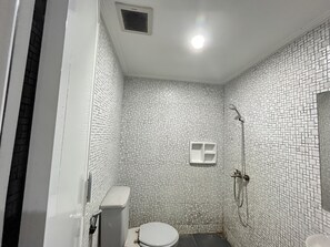 Deluxe Double Room | Bathroom