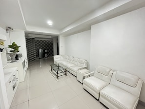 Lobby - OYO 93721 RuPA Near LRT Velodrome 2 Rawamangun (Jakarta)