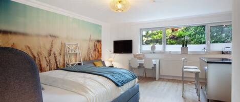 1 bedroom, desk, free WiFi, bed sheets