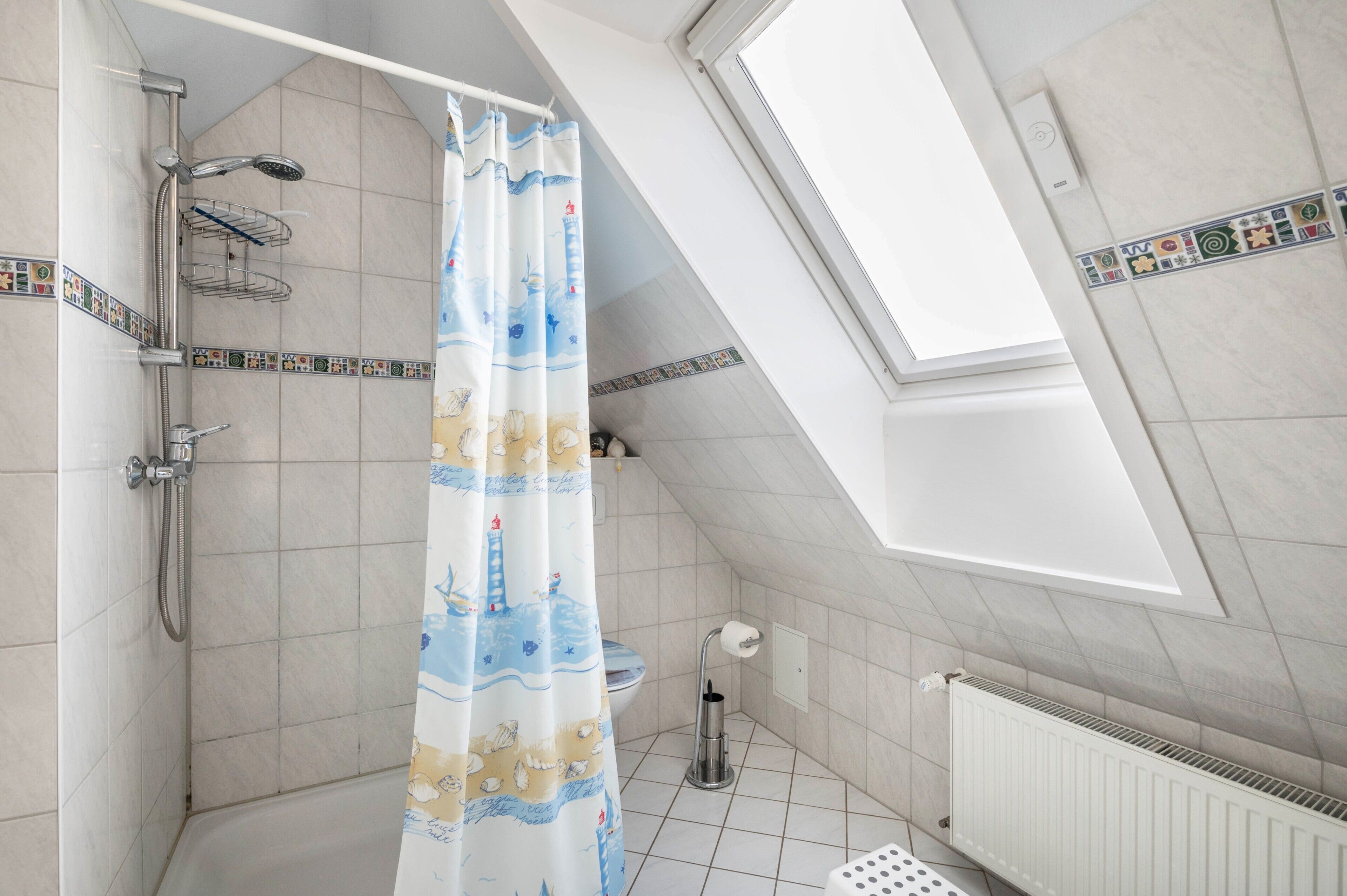 Dusch, hårtork och handdukar