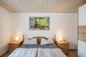 3 bedrooms, free WiFi, bed sheets, wheelchair access