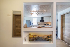 Kjøleskap, ovn, kokeplater og oppvaskmaskin