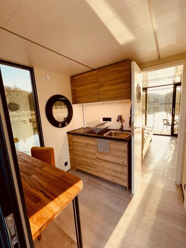 Boot 'Hausboot Eisvogel' mit Seeblick, WLAN und Klimaanlage