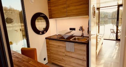 Boot 'Hausboot Eisvogel' mit Seeblick, WLAN und Klimaanlage