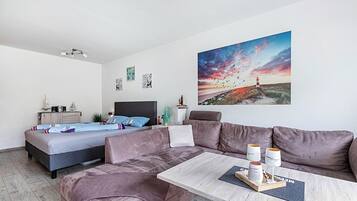 Fernseher, DVD-Player, Stereoanlage