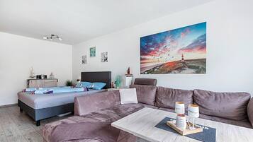 Fernseher, DVD-Player, Stereoanlage