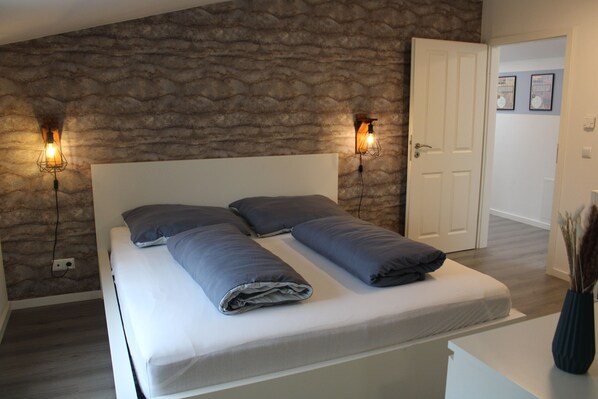 2 bedrooms, iron/ironing board, free WiFi, bed sheets