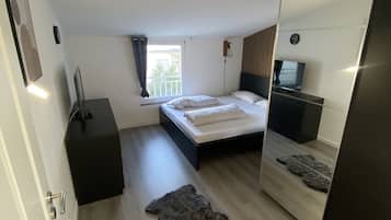 2 bedrooms, iron/ironing board, free WiFi, bed sheets
