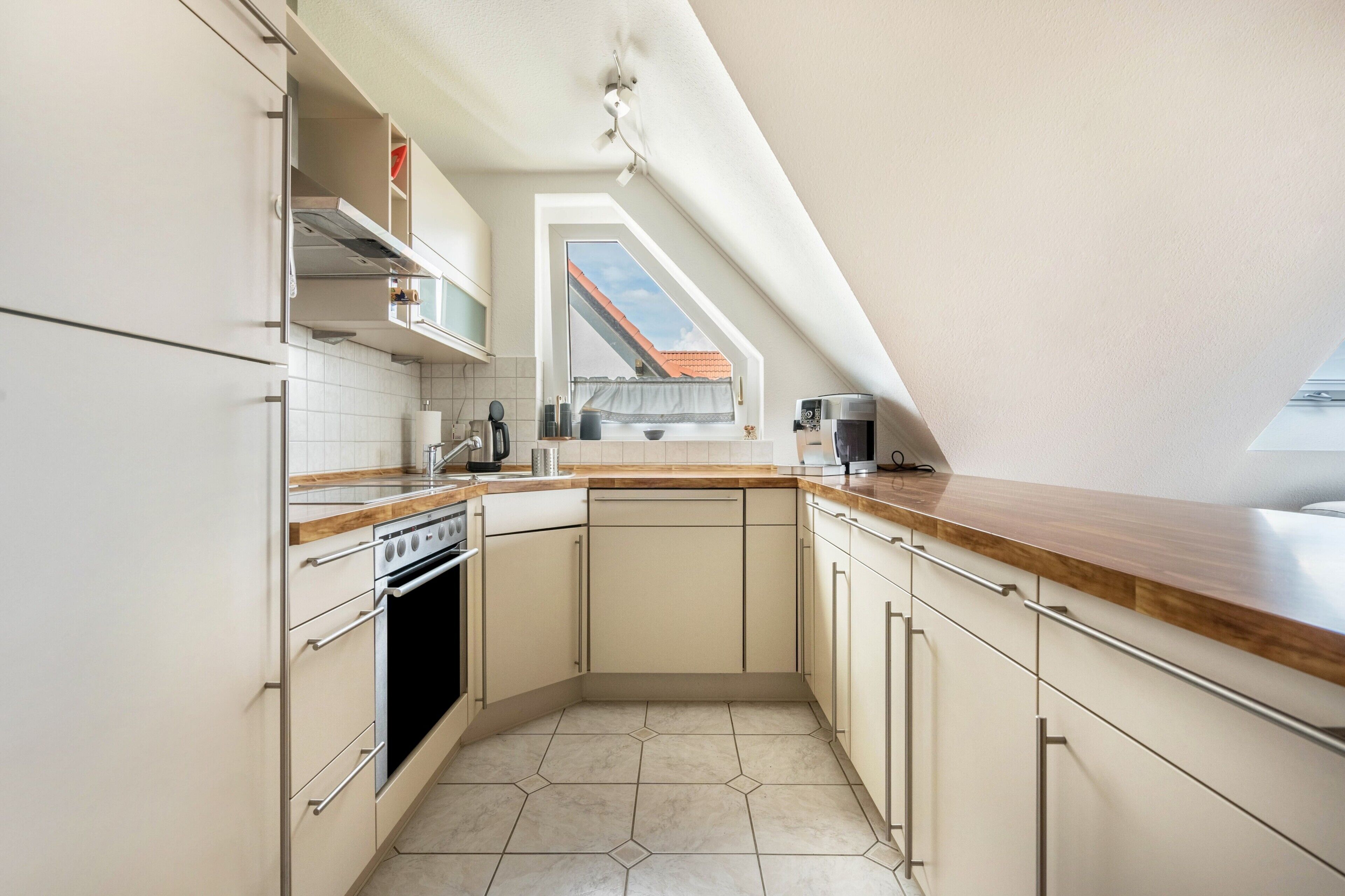 Frigorífic, microones, forn i placa de cuina 