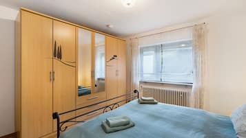 1 bedroom, free WiFi, bed sheets