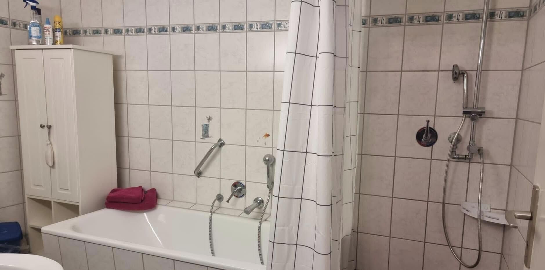 Douche, articles de toilette gratuits, sèche-cheveux