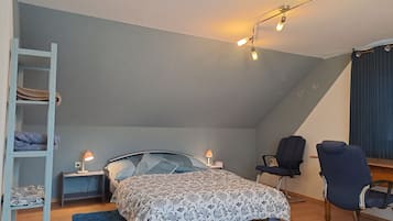 2 quartos, ferros/tábuas de passar roupa, Wi-Fi de cortesia