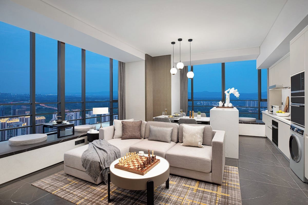 3 bedrooms, desk, laptop workspace, blackout drapes